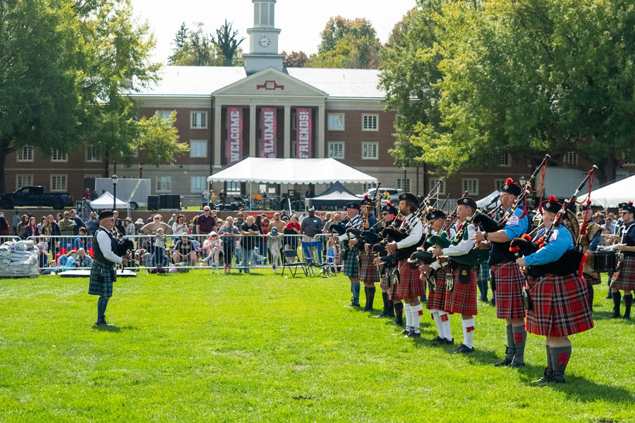 highlanders festival bagpipers