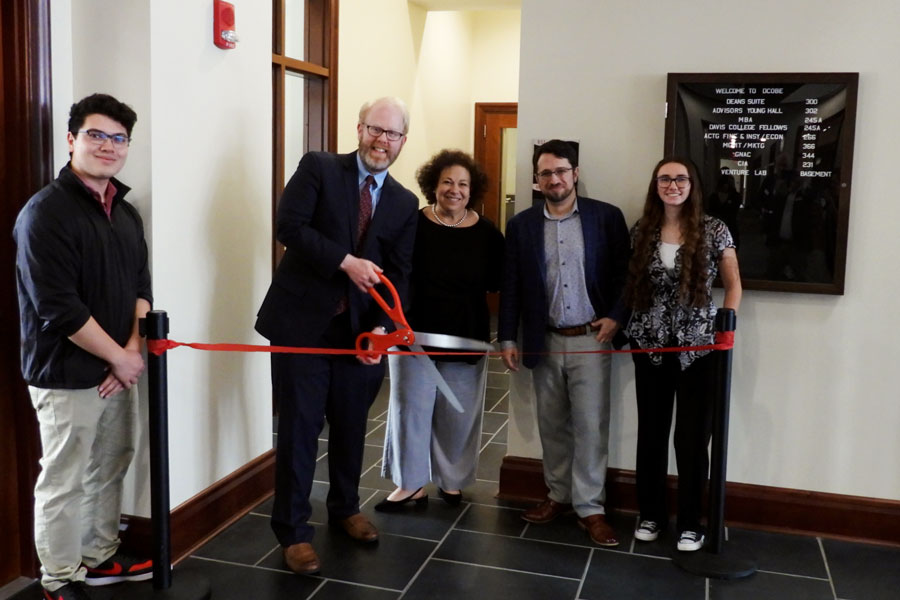 Students and faculty attend a ribbon cutting at Radford's rebranded Center for Applied Analytics