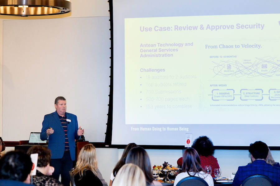 Technology consultant and alum Kevin Rogers leads a lecture on artificial intelligence.