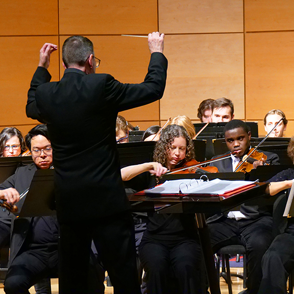 Wayne Gallops conducts University-Community Symphony